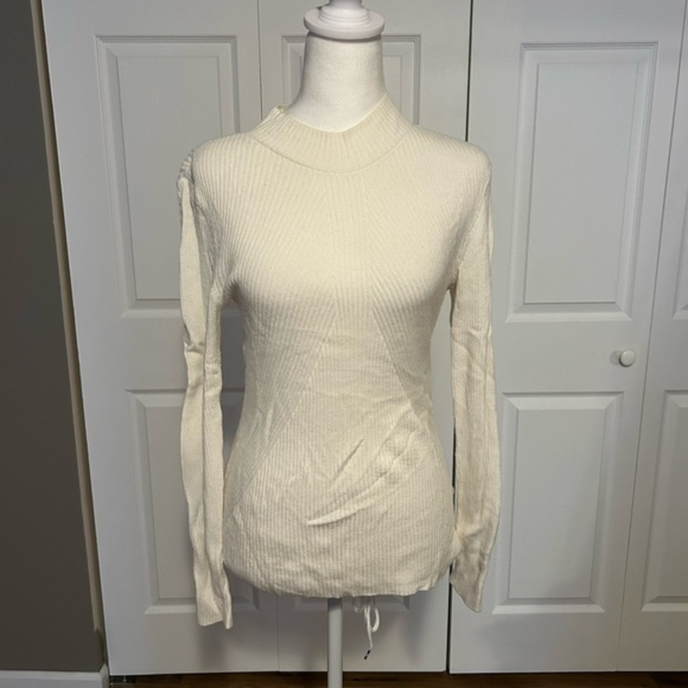 H&M - Cream Fitted Turtleneck Sweater - Size M
